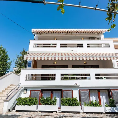 Ksenija, Malinska, Vantacici, Island Krk アパート