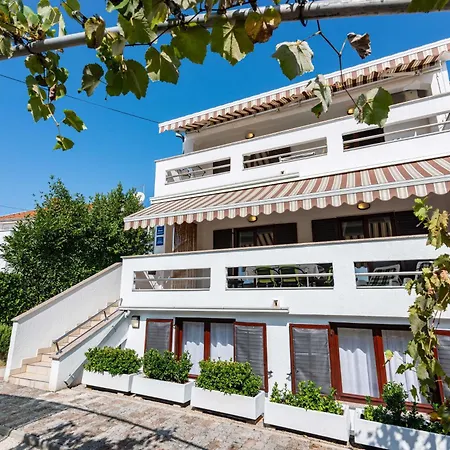 Ksenija, Malinska, Vantacici, Island Krk アパート ヴァンタシチ