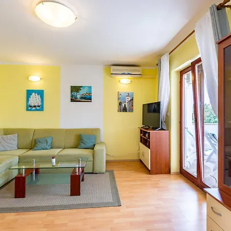 Ksenija, Vantacici-malinska, Island Krk
