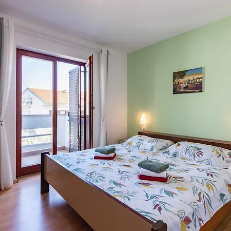 Ksenija, Vantacici-malinska, Island Krk